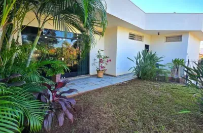 Casa para Venda em Barretos, Centro, 3 dormitórios, 1 suíte, 3 banheiros, 2 vagas