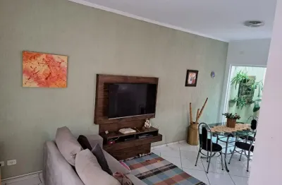 Linda casa no jardim altos de santana ii com 2 dormitórios sendo uma suíte.