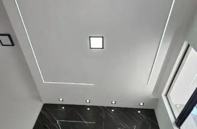 Belíssima casa com acabamento de primeira. estuda carro ou terreno no negócio.