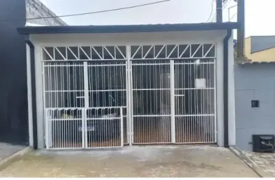 Casa com 2 quartos, recém reformada, com edícula no parque vitória régia.