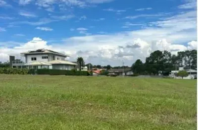Terreno de 26 x 40 m no condomínio dacha c/ lago e muita natureza. fica a 10 min. do futuro parque cacau park.