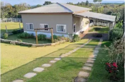 Casa de campo em condomínio fechado. lazer, segurança e muita natureza.
