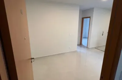 Apartamento com quintal no condomínio serra bonita. a poucos metros da avenida general carneiro.