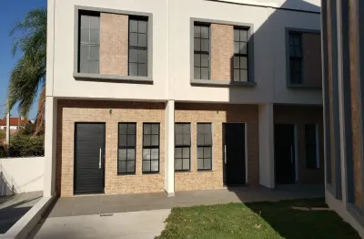 Sobrados, c/ quintal privativo, em condomínio no jardim europa próximo da av. armando pannunzio.