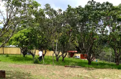 Terreno com 2500 m² ,escriturado, com poço artesiano. km 126 da raposo em araçoiaba.