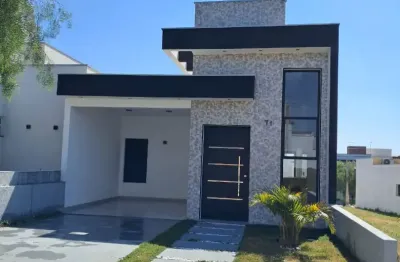 Linda casa com 3 quartos sendo 1 suíte com closet. condomínio jardim.