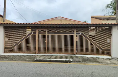 Ótima casa com cômodos amplos e edícula no melhor local da vila progresso.