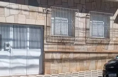 Casa na vila Hortênsia com 3 quartos, 2 wc e amplo quintal. Terreno de 300 m².