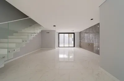 Sobrado alto padrão 3 suítes em rua sem saída e espaço para piscina bairro américa em joinville