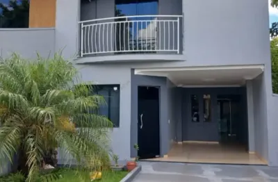 Sobrado lindo a venda no bairro santa cruz. próximo de 3 maiores universidades.