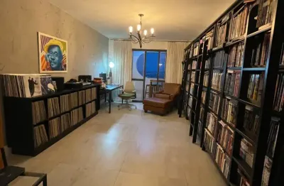 “charme e conforto no coração de uberlândia – apartamento com vista para a praça clarimundo carneiro'