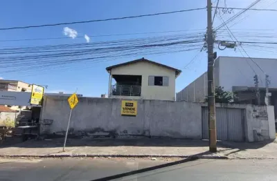 Sobrado, com 4 quartos sendo 2 suítes - vila são thomaz