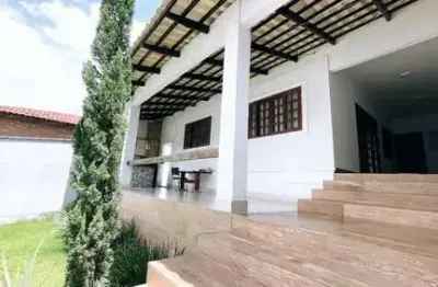 Sobrado à venda no Setor Jaó | 192 m² de Área Privativa | Próximo à praça do Esporte