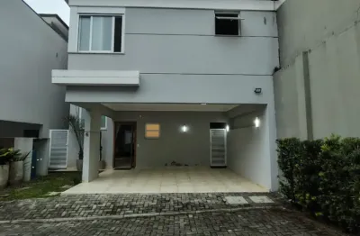 Exuberante sobrado de 2 andares em condimínio alto padrao- vila oliveira