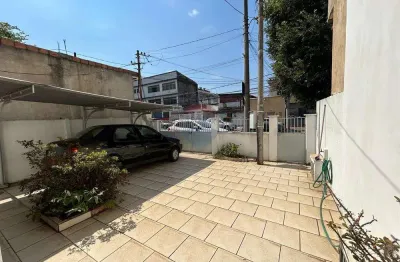 Casa linear com edícula e quintal espaçoso na penha circular.