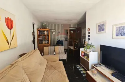Apartamento de 2 quartos com garagem e elevador à venda em vista alegre.