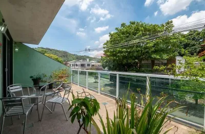 Casa à venda com 05 quartos, piscina e churrasqueira na vila kosmos