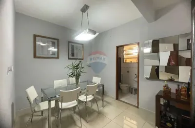 Casa bifamiliar totalmente independente, cada uma com 03 quartos no bairrinho em vista alegre
