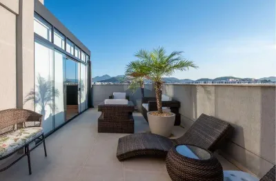 Cobertura duplex à venda com 3 quartos, piscina e lazer privativo em vista alegre.