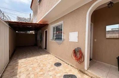 Casa espaçosa e completa à venda em frente ao Carioca Shopping