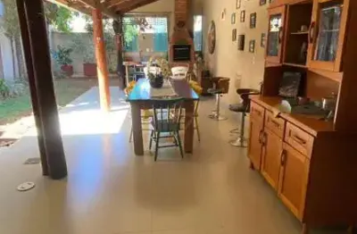 Casa com 4 quartos à venda na Rua C 179, Setor Nova Suiça, Goiânia