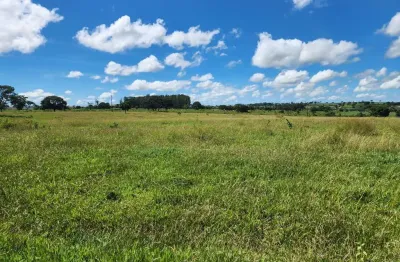 Terreno à venda na Praça Moisés Franco, 40, Setor Central, Varjão