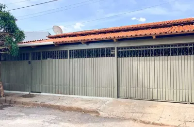 Casa com 4 quartos à venda na Hilário Veloso, Conjunto Guadalajara, Goiânia