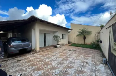 Casa com 3 quartos à venda na Avenida 8 E, 31, Garavelo Residencial Park, Aparecida de Goiânia