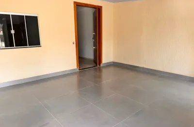 Linda casa localizada no residencial Jardim Boa Esperança.