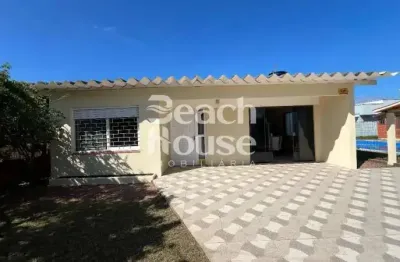 Belissíma casa com 3 dormitoríos bem localizada na nova tramandaí!!
