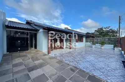 Otima casa com 3 dormitorios sendo uma suíte no bairro nova tramandaí!