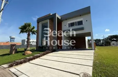 Maravilhosa casa de alto padrão em excelente condomínio em tramandaí !!!