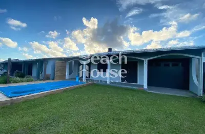 Casa glamurosa localizada na nova tramandaí, a 450m do mar!!