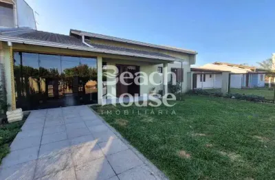 Linda casa com 3 dormitórios pronta para morar, com ótima localização !!!