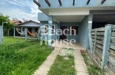 Lindo geminado, muito bem localizado em bairro de moradores  !!