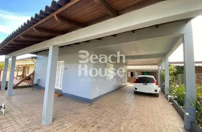 Linda casa com uma localização estrategica na cidade de tramandaí !!!