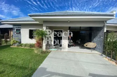 Excelente casa em nova tramandaí – com placa solar, semi mobiliada e pergolado estiloso para seus momentos de lazer !!!