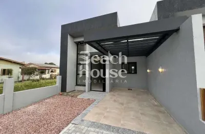 Linda casa de meio lote – casa com 3 quartos sendo 1 suíte, a 700m do mar!