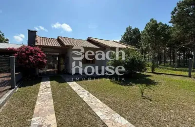 Linda casa com 2 quartos, muito bem localizada no bairro aldeia da lagoa !!!