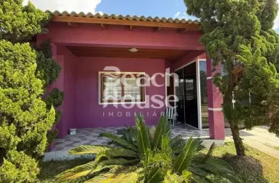 Linda casa semi mobiliada, muito bem localizada no bairro aldeia da lagoa !!!