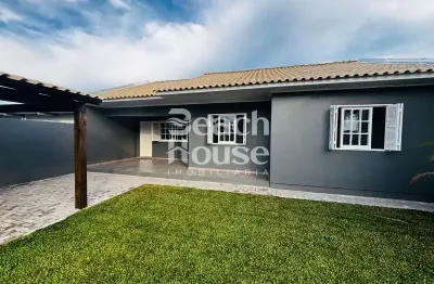 Linda casa no centrinho de nova tramandaí, com sala e cozinha  integrada !!!!