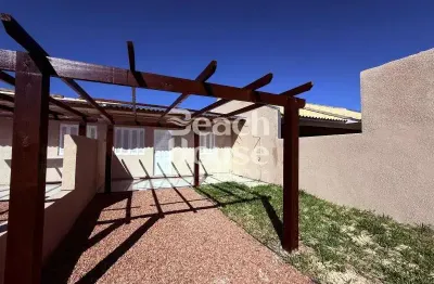 Linda casa geminada, com ambiente integrado, ótima localização, bairro de nova tramanda !!!