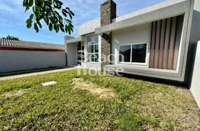 Casa com dois dormitorios e com uma linda lareira na sala na zona nova