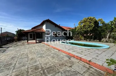 Amplo e aconchegante – casa na zona nova com 3 quartos, lareira, garagem e sótão !!!