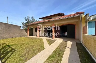 Casa em terreno inteiro! região de moradores fixos!