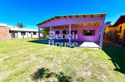 Casa semi mobiliada, localizada em avenida asfaltada! fácil acesso a todo comércio local!