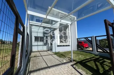 Geminada no centro de imbé! casa semi mobiliada, com móveis sob medida!