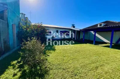 Casa próxima a mercado! com terreno maior que o padrão, e ótimo preço!