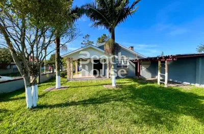 Casa em avenida asfaltada!! a poucas quadras do centrinho de nova tramandaí!