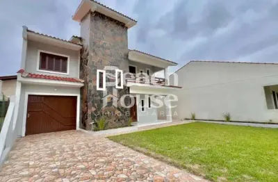 Lindo sobrado a poucas quadras do mar, e colado na praça da coruja!